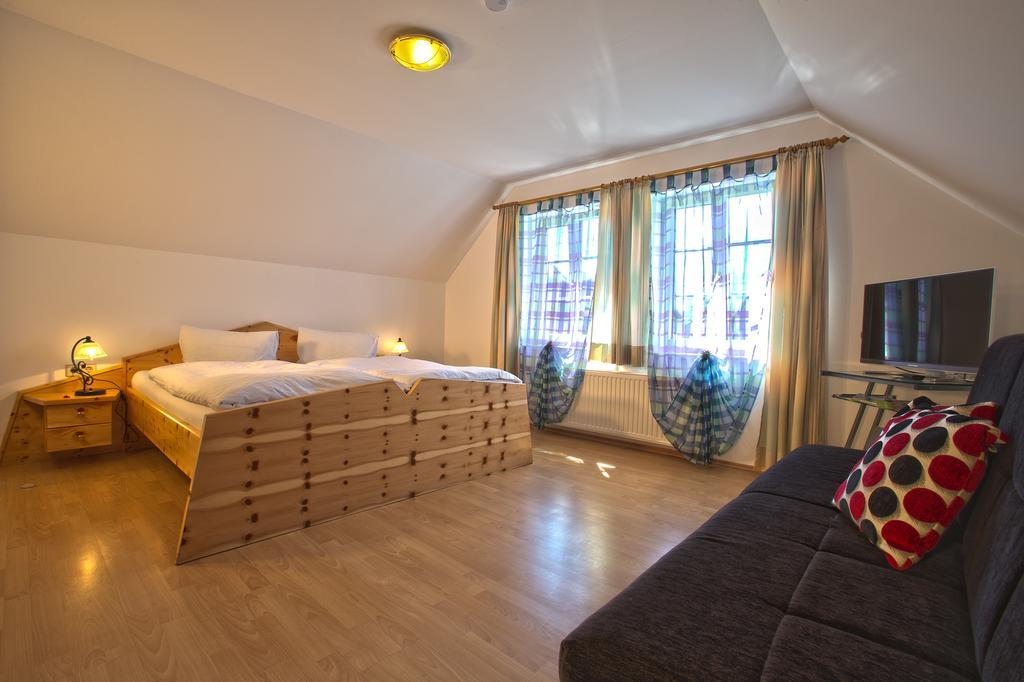 Schusterhaeusl Apartment Worschach Room photo